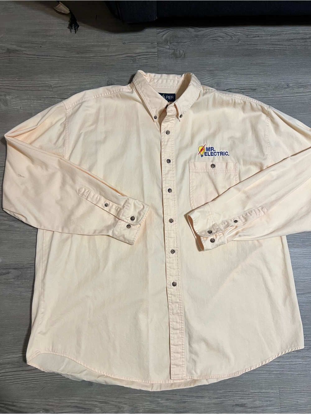 Vintage Luna Pier Men’s Peach Embroidered Button Down Mr. Electric
